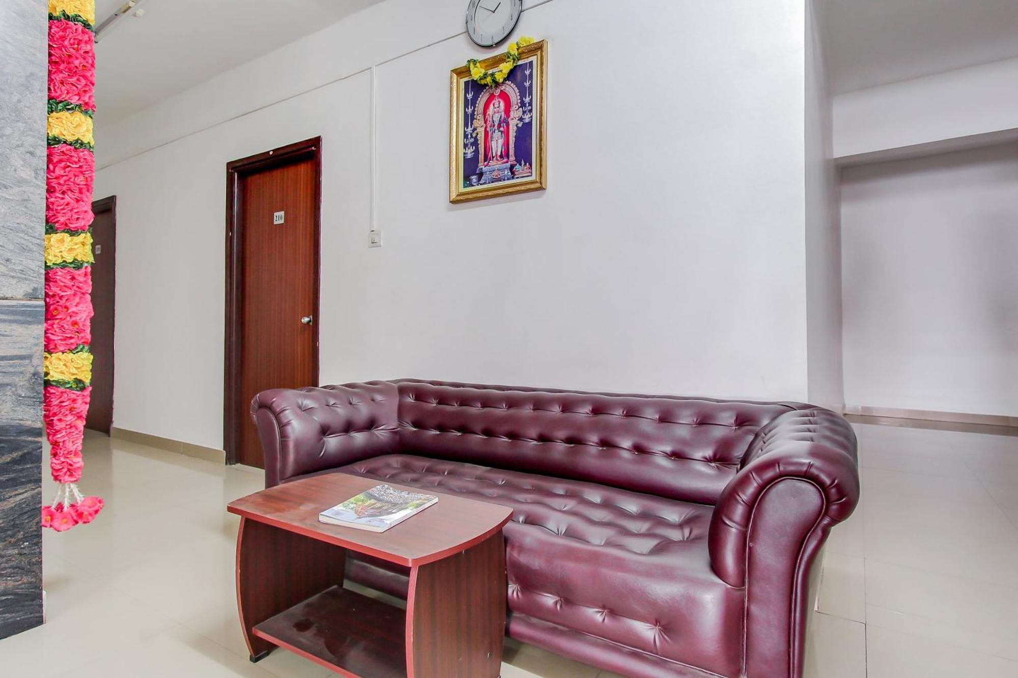 Capital O New Paradise Inn Irugur Экстерьер фото