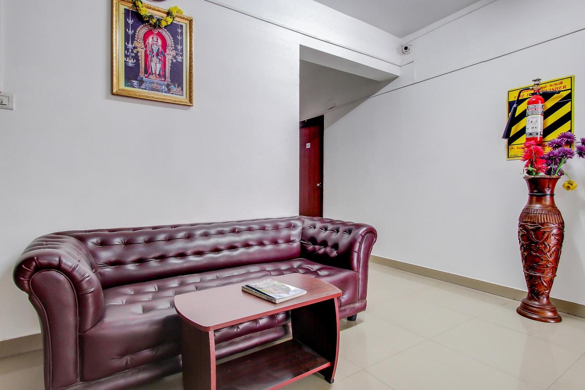 Capital O New Paradise Inn Irugur Экстерьер фото